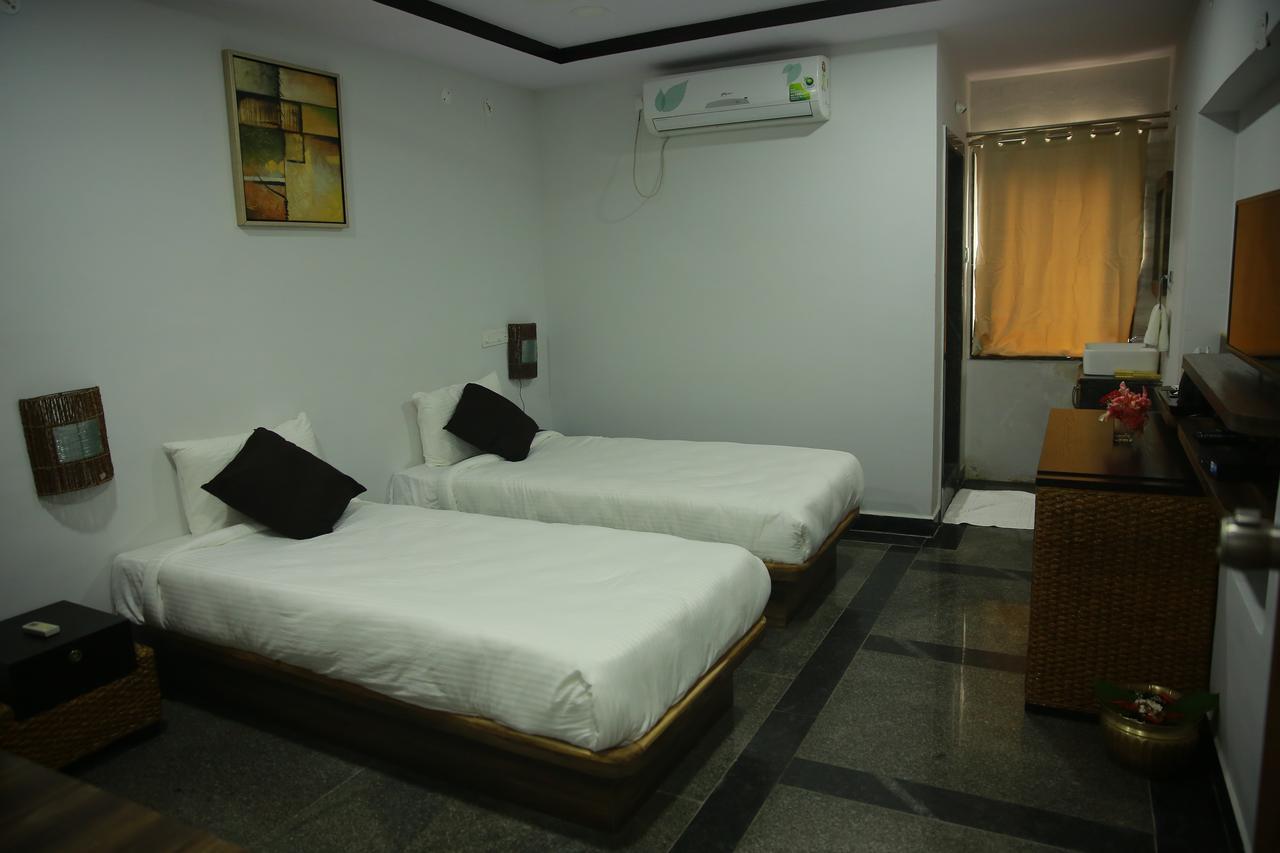 היידראבד Lokis Forest Inn מראה חיצוני תמונה
